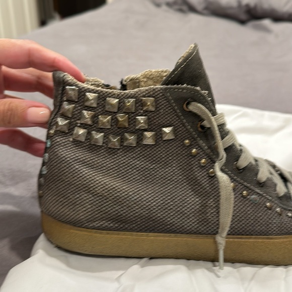 Use condition, good, golden goose sneakers,grey Jean color.Zipper on side - Picture 4 of 13
